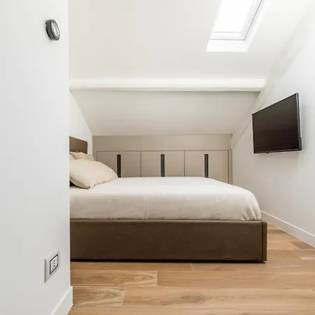 Cenisio Golden House Apartment
